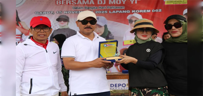 Peserta Senam Dorong Gaya Hidup Sehat dan Kebahagiaan Masyarakat Garut ‎‎DPPKBPPPA Kabupaten Garut membuka kegiatan Gebyar 1000 Peserta Sena