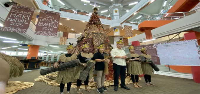 Pohon Natal Terang dari Timur di PCU, Padukan Budaya Papua dan Teknologi AI